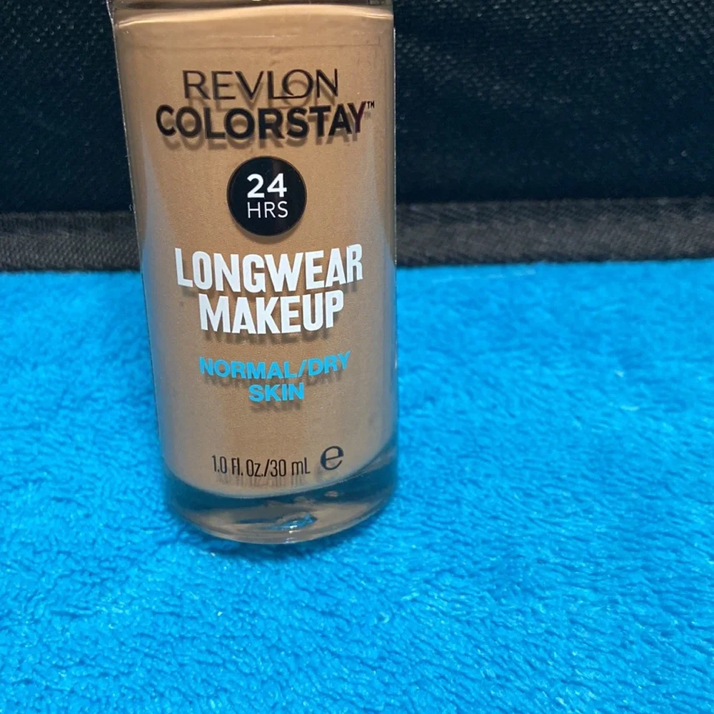 Revlon Colorstay Longwear 24 hr. Hydration